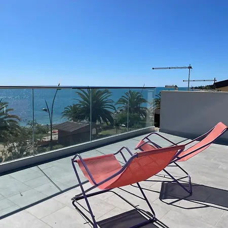Апартаменты Fronte Mare Alba Chiara - & Flats