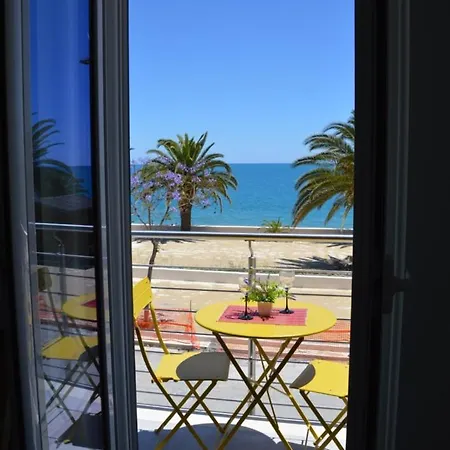 Апартаменты Fronte Mare Alba Chiara - & Flats *