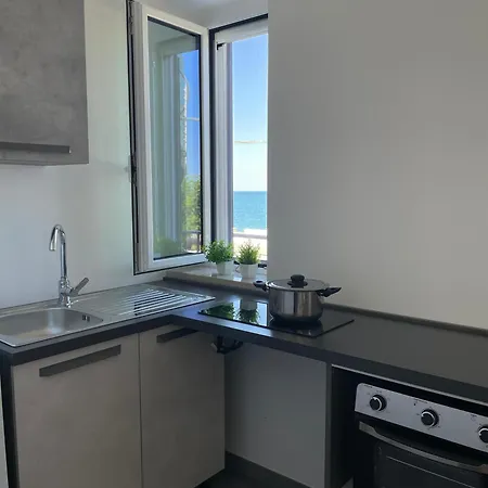 Apartamento Fronte Mare Alba Chiara - Apulia & Flats *