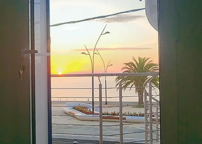 Appartamento Fronte Mare Alba Chiara - Houses&flats Montegiordano