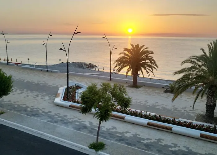 Appartamento Fronte Mare Alba Chiara - Houses&flats